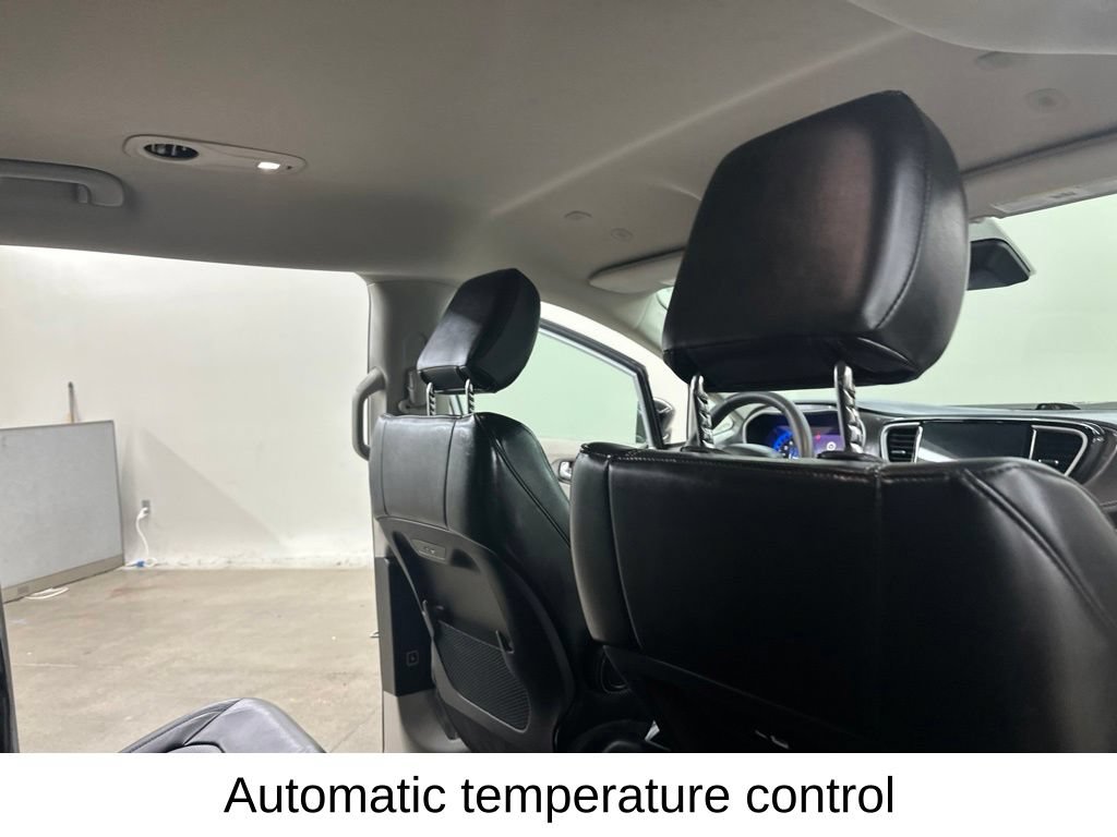 Used 2024 Chrysler Pacifica Touring-L FWD image 24