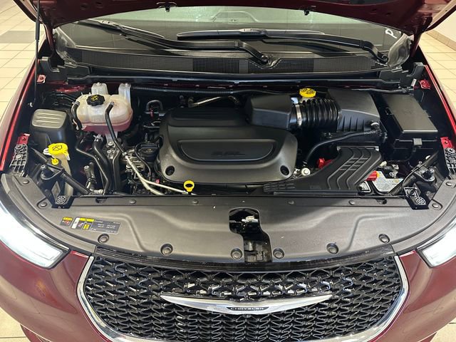 Used 2022 Chrysler Pacifica Touring-L AWD/4WD image 25