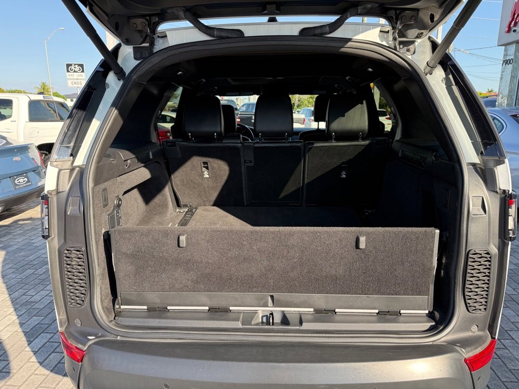 Used 2019 Land Rover Discovery SE image 7