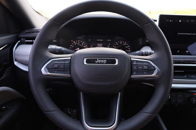 Used 2025 Jeep Compass Limited AWD/4WD image 10