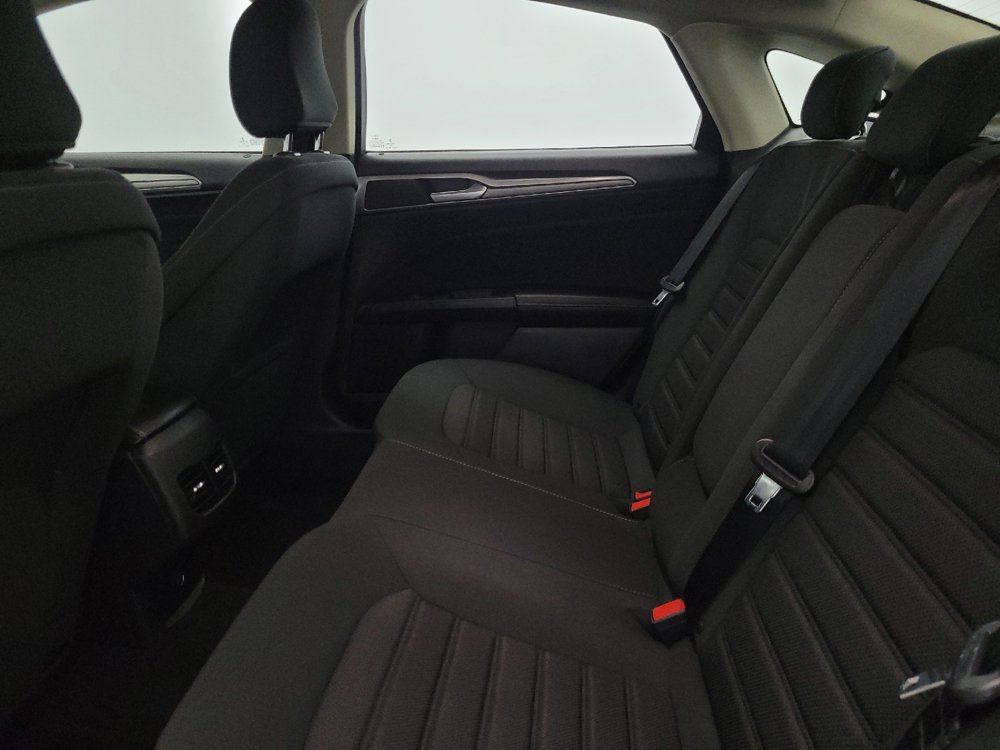 Used 2020 Ford Fusion SE FWD image 18