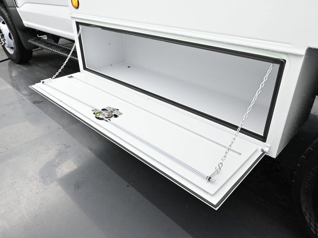 New 2025 Ford F550 4x4 Regular Cab Super Duty image 16