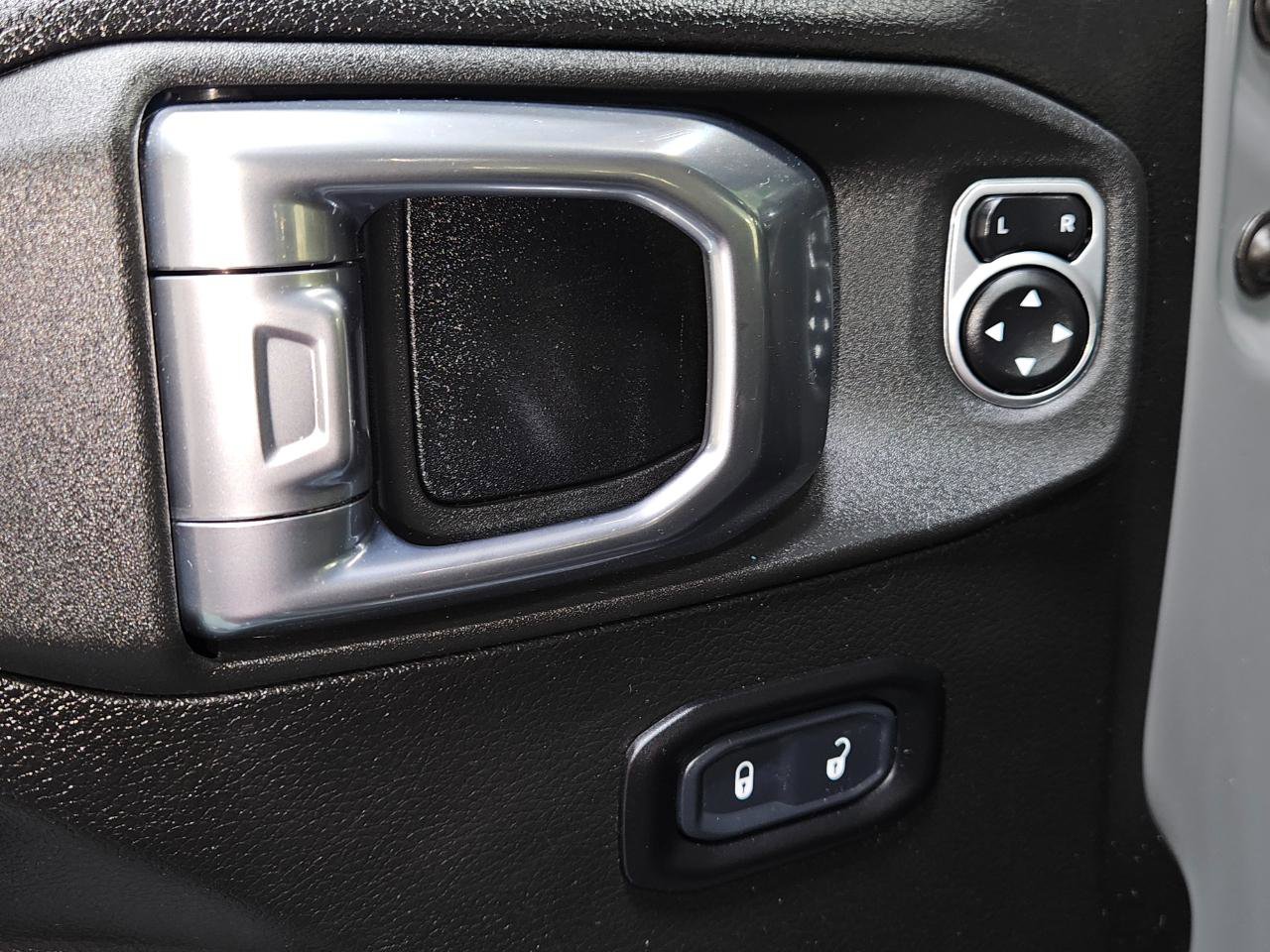 Used 2022 Jeep Wrangler Unlimited Rubicon 4xe image 33