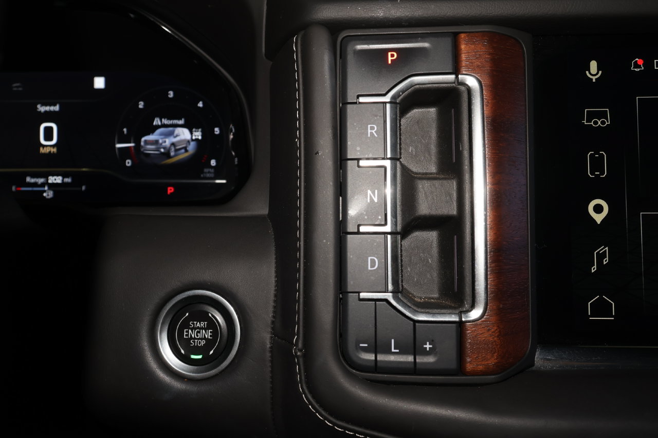 Used 2023 GMC Yukon XL Denali Ultimate AWD/4WD image 18