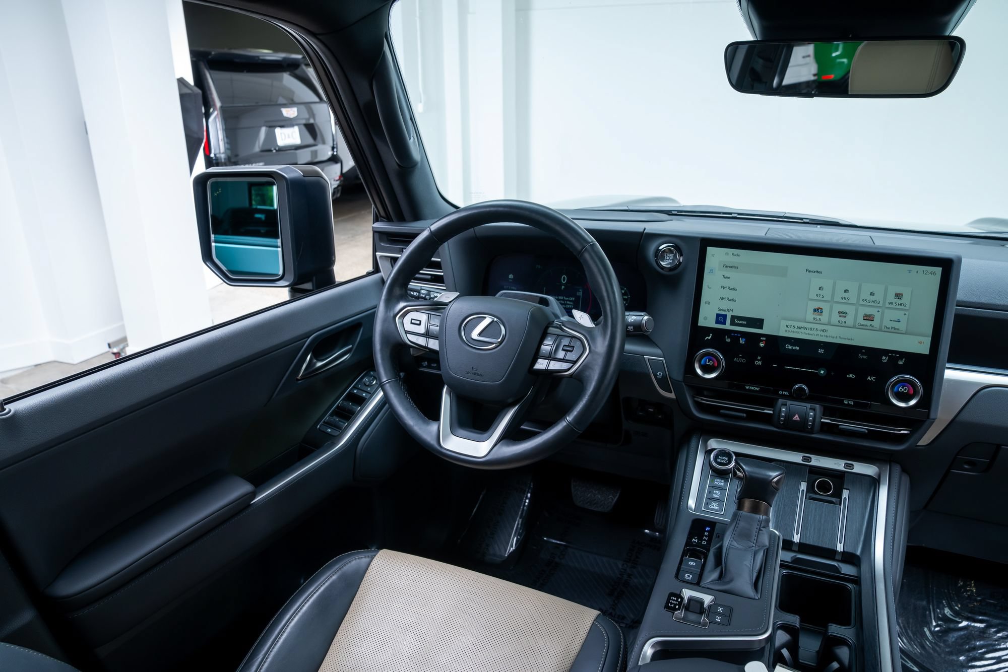 Used 2024 Lexus GX 550 AWD/4WD image 9