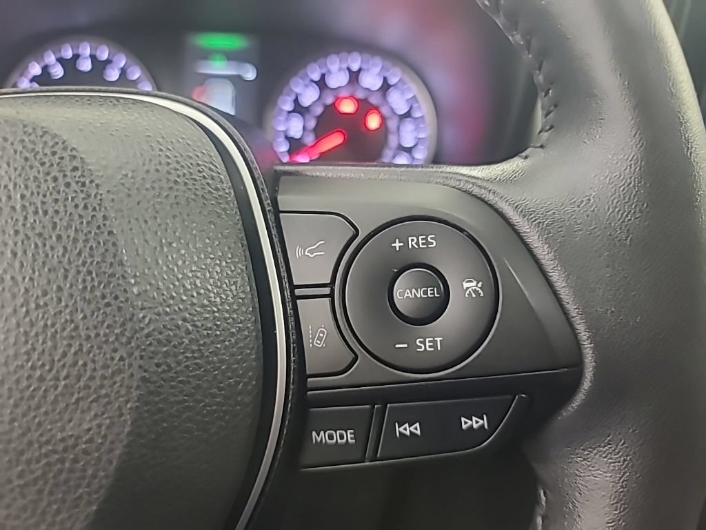 Used 2022 Toyota RAV4 XLE Premium AWD/4WD image 32