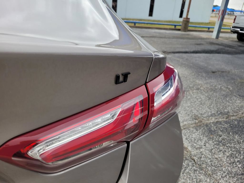 Used 2023 Chevrolet Malibu LT FWD image 12