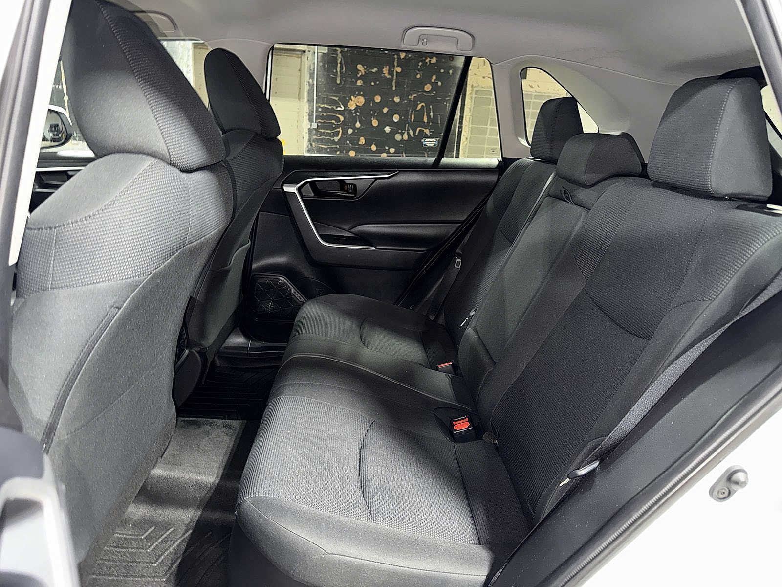 Used 2020 Toyota RAV4 LE w/ Carpet Mat Package AWD/4WD image 17