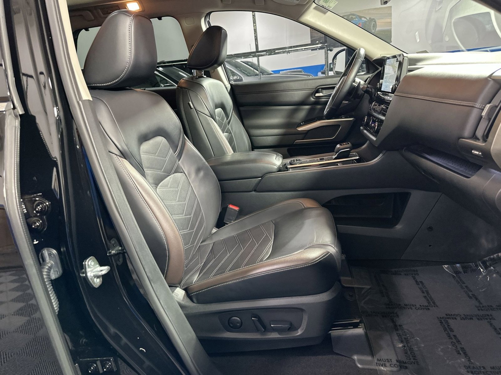 Used 2023 Nissan Pathfinder Platinum image 37