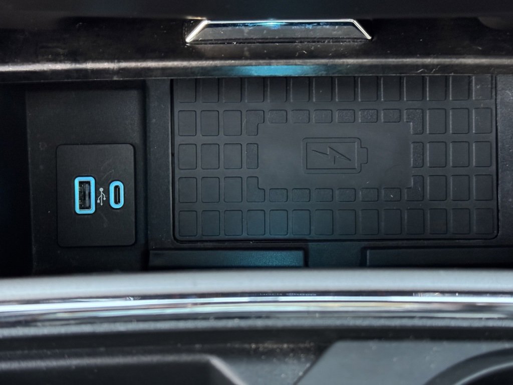 Used 2022 Ford F350 Lariat w/ Black Appearance Package image 38