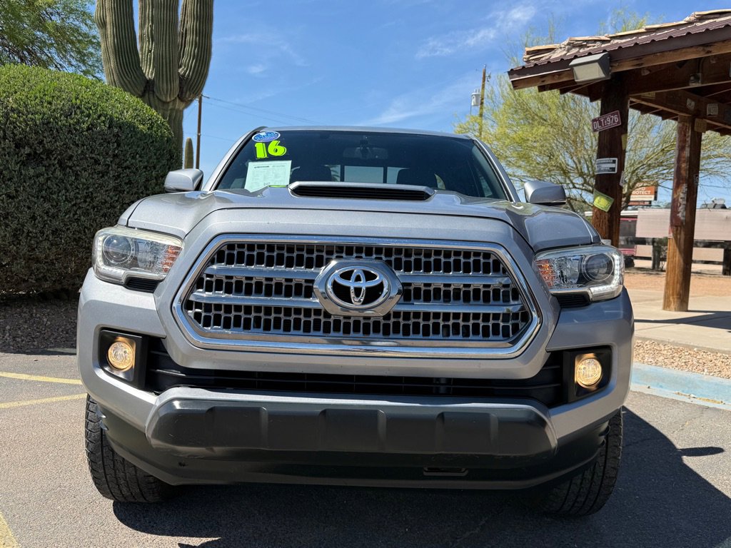 Used 2016 Toyota Tacoma TRD Sport w/ Towing Package RWD image 3