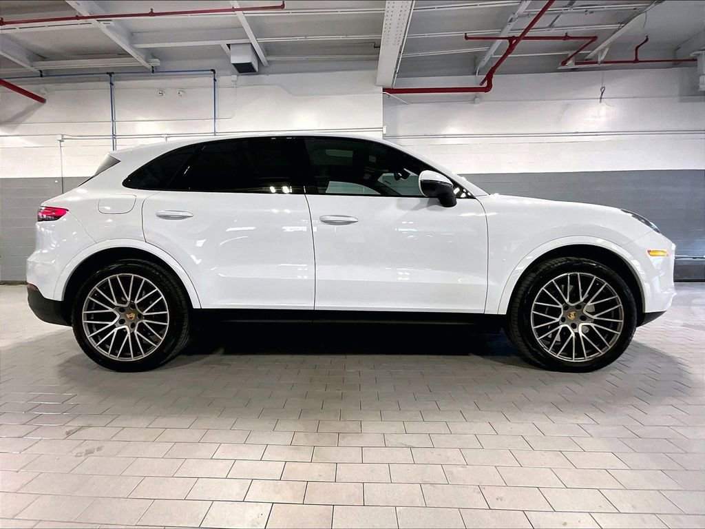 Certified 2023 Porsche Cayenne Platinum Edition image 6