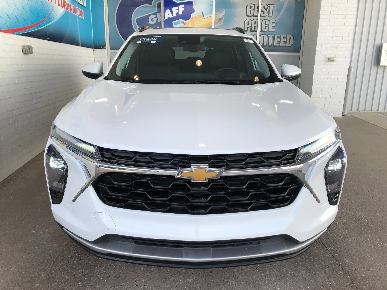 Used 2024 Chevrolet Trax LT w/ Sunroof Package image 2