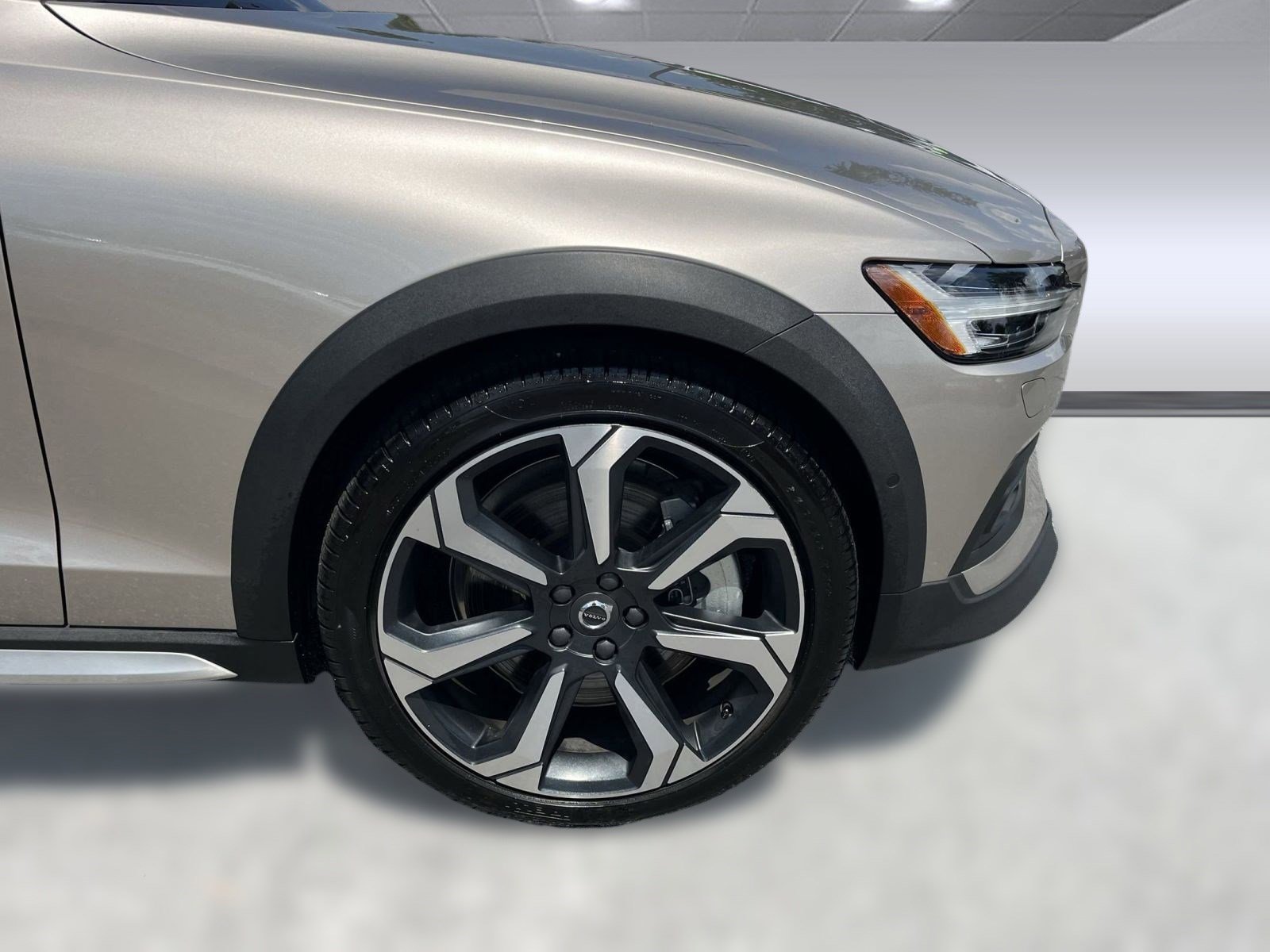 Certified 2025 Volvo V60 B5 Cross Country Ultra image 12