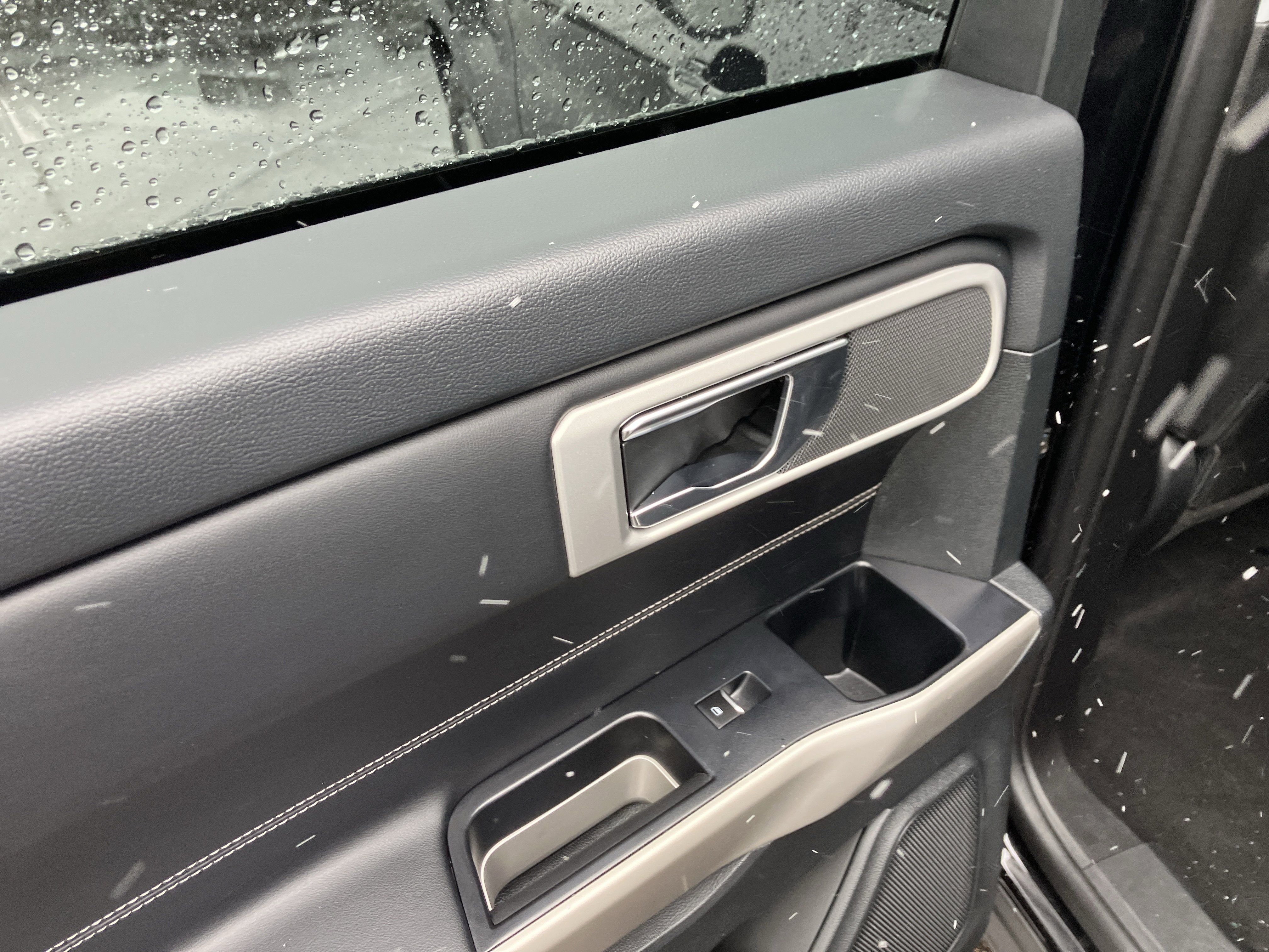 Certified 2022 Ford Explorer XLT w/ Equipment Group 202A image 15