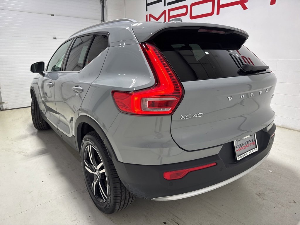 Used 2025 Volvo XC40 B5 Core image 5