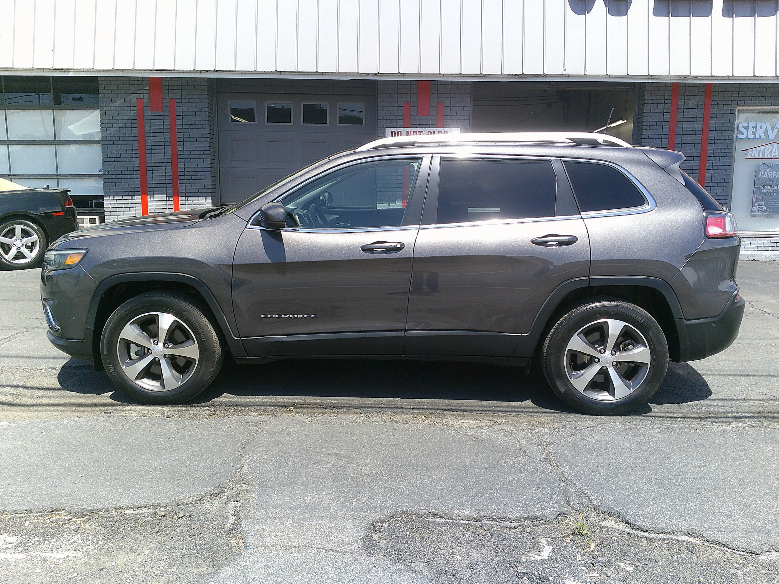 Used 2021 Jeep Cherokee Limited AWD/4WD image 15