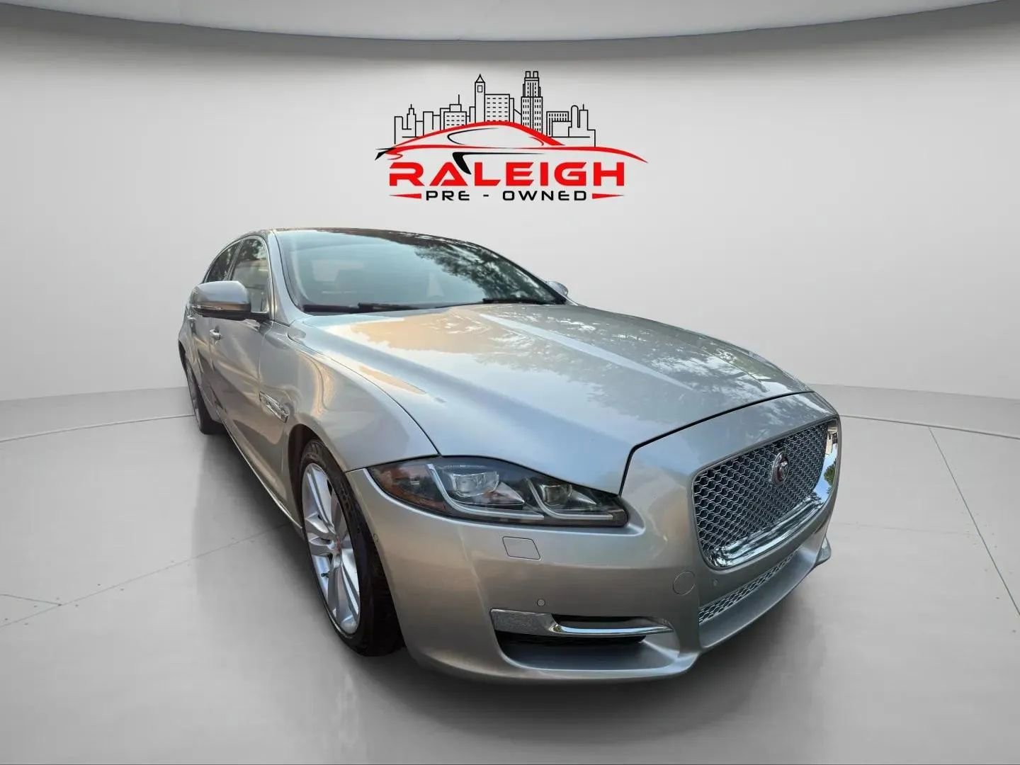 Used 2016 Jaguar XJ L Portfolio image 5