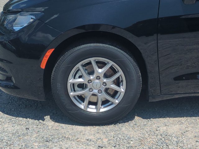 New 2027 Chrysler Pacifica LX FWD image 10
