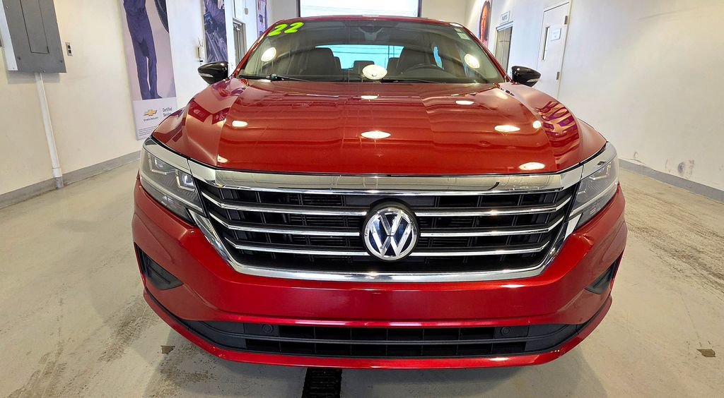 Used 2022 Volkswagen Passat 2.0T FWD image 3