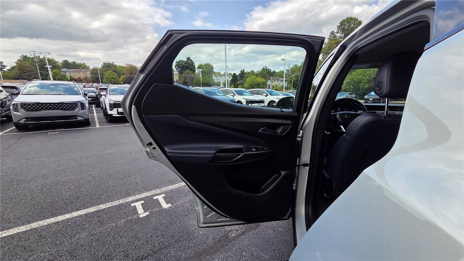 Used 2023 Chevrolet Bolt EUV Premier FWD image 27