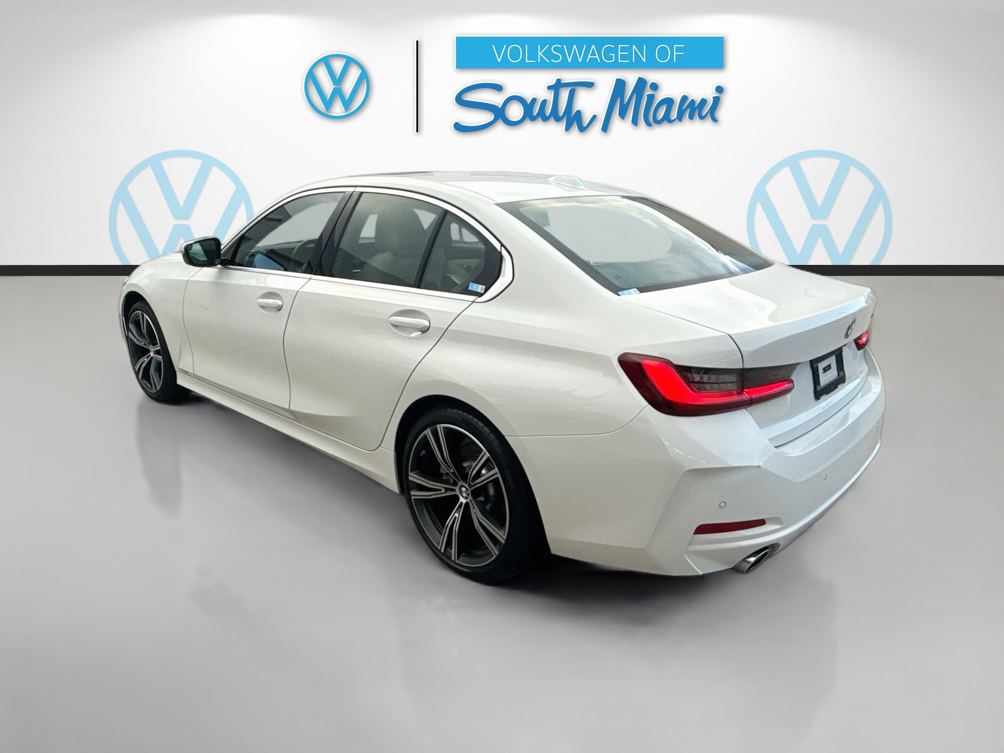 Used 2024 BMW 330i Sedan w/ Convenience Package RWD image 5