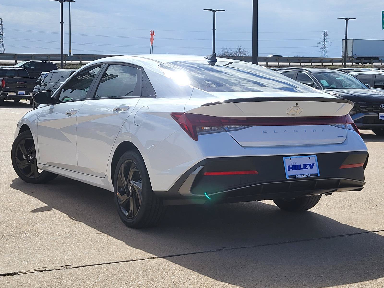New 2026 Hyundai Elantra SEL FWD image 3