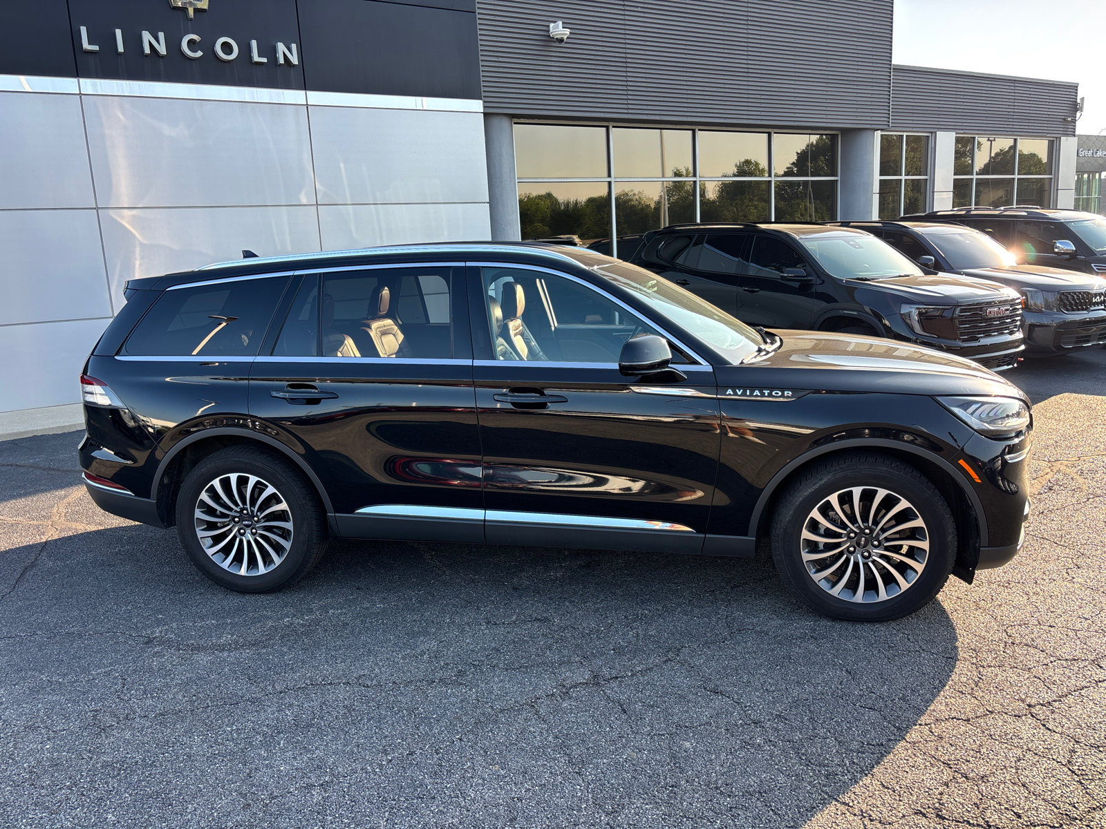 Used 2020 Lincoln Aviator Reserve w/ Elements Package Plus AWD/4WD image 8