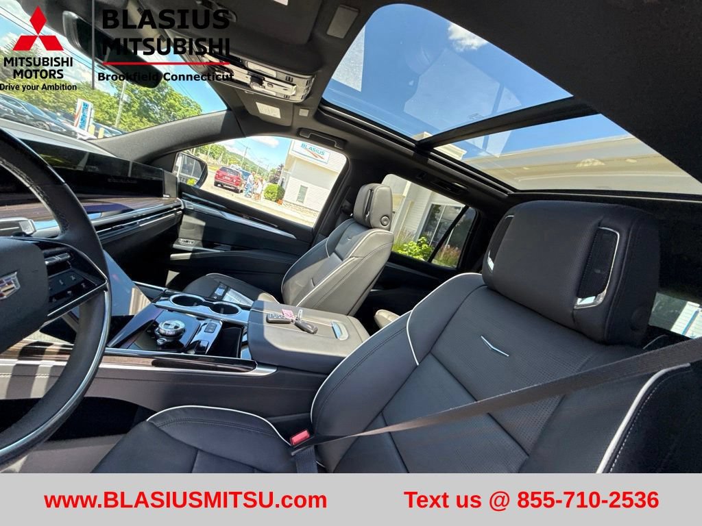 Used 2026 Cadillac Escalade Luxury AWD/4WD image 31