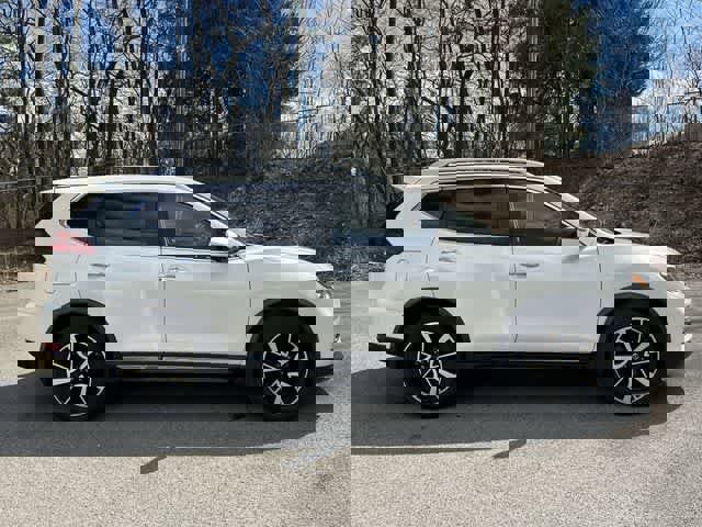 Used 2018 Nissan Rogue SL w/ Premium Package image 3