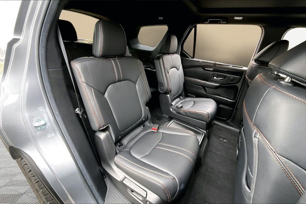 Used 2025 Honda Pilot TrailSport image 19