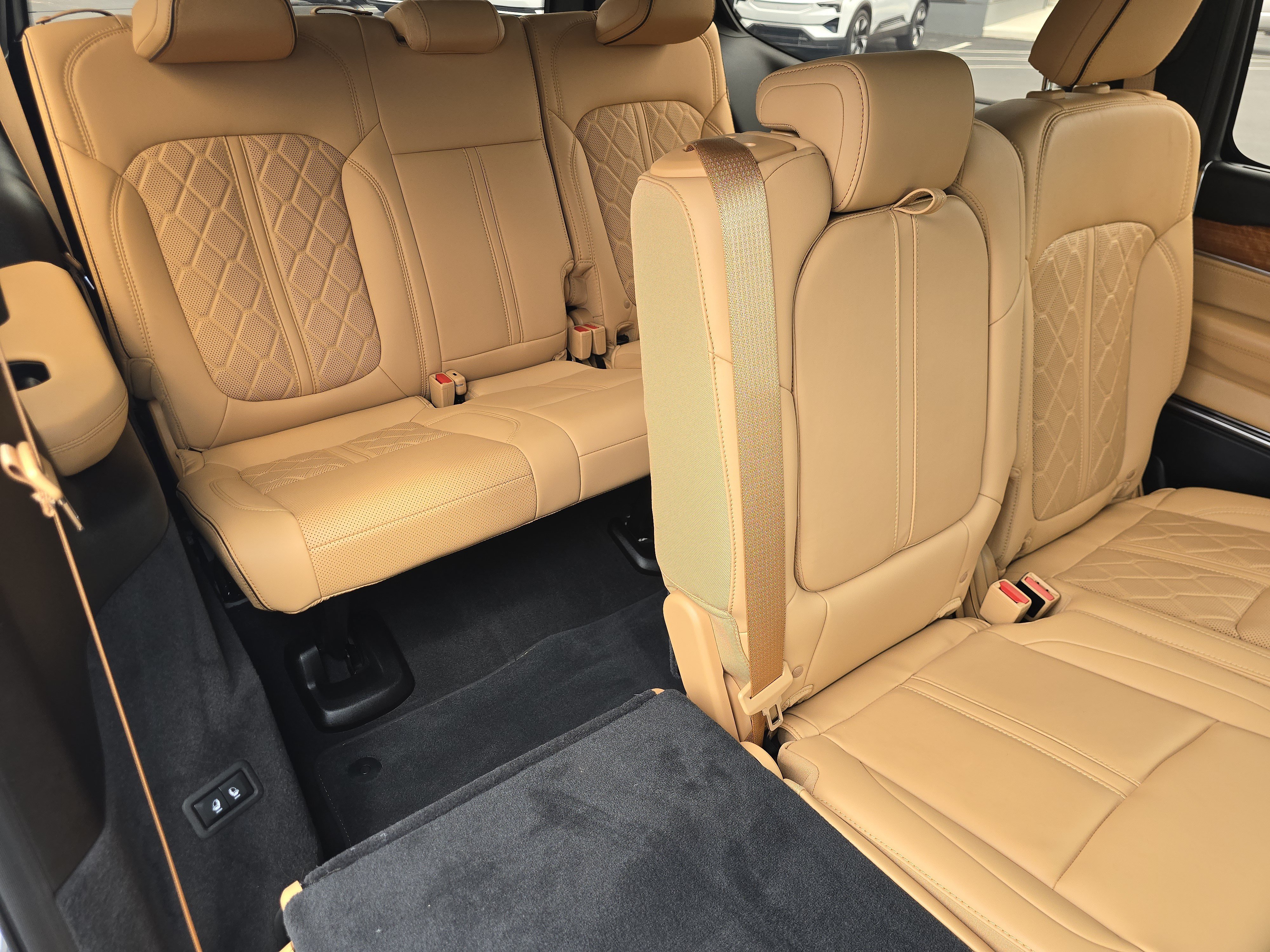 Used 2024 Jeep Grand Wagoneer Series III w/ Rear Seat Video Group 1 AWD/4WD image 19