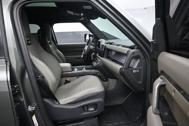 Used 2025 Land Rover Defender 110 AWD/4WD image 24