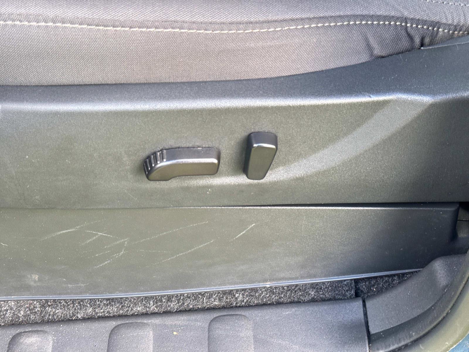 Used 2024 Nissan Frontier SV w/ Technology Package image 18