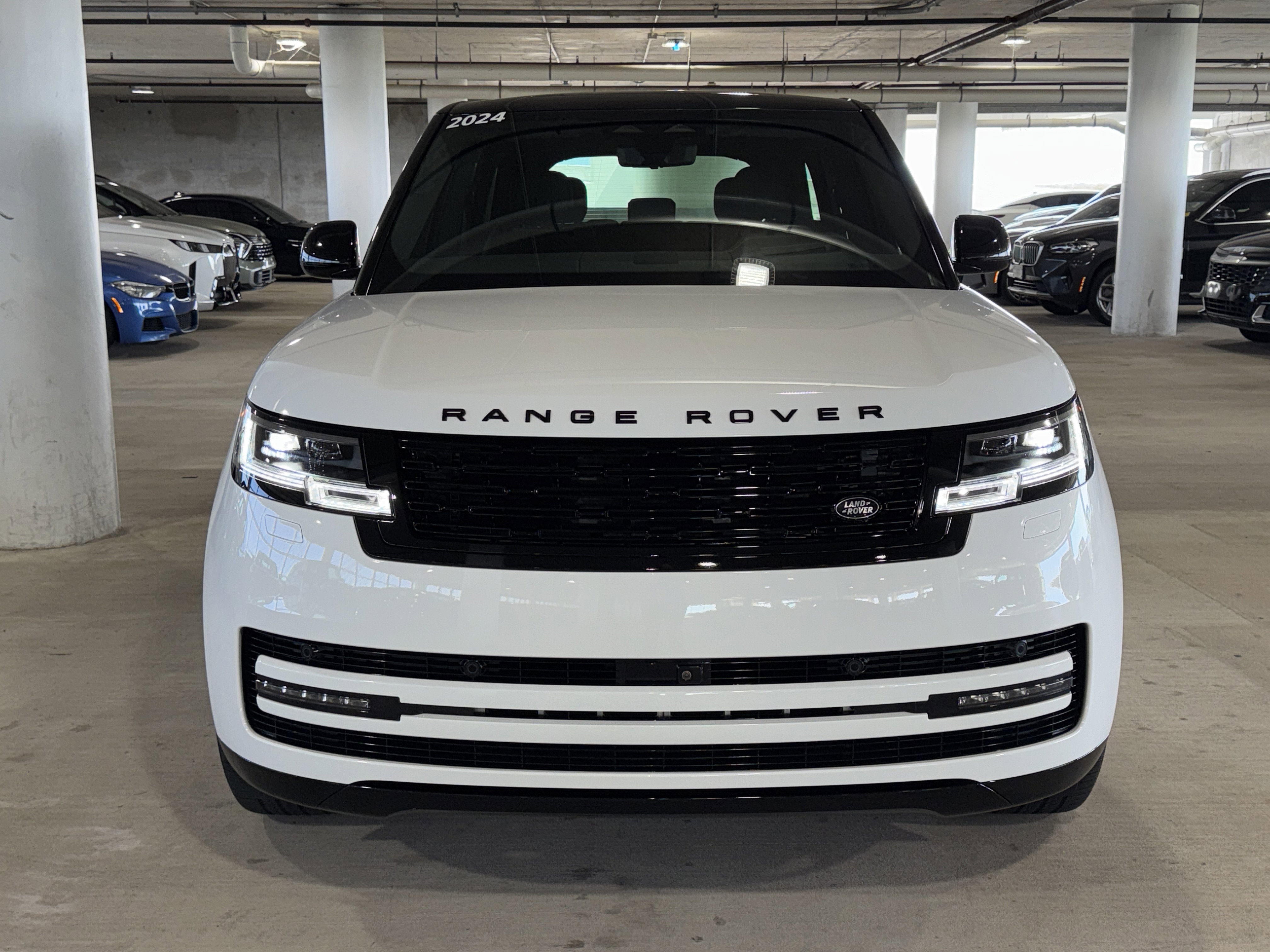 Used 2024 Land Rover Range Rover SE AWD/4WD image 3