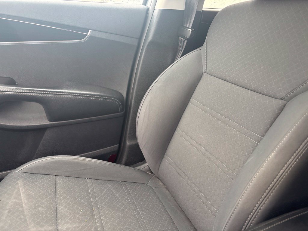 Used 2019 Kia Sorento L FWD image 9