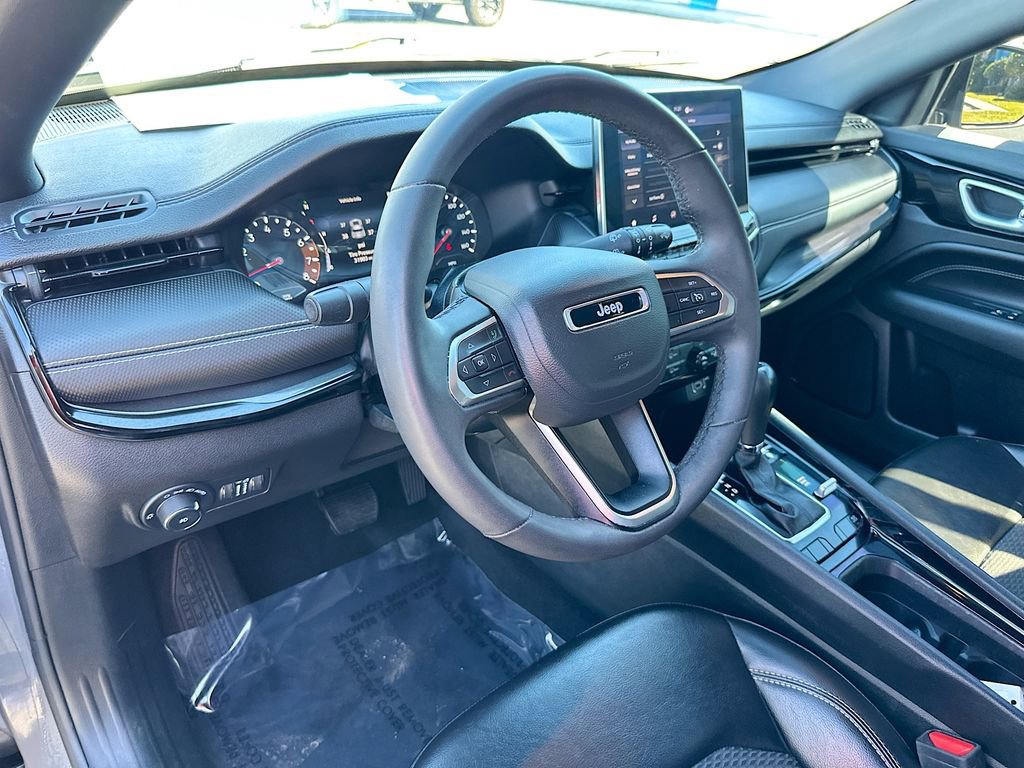 Used 2023 Jeep Compass Latitude image 10