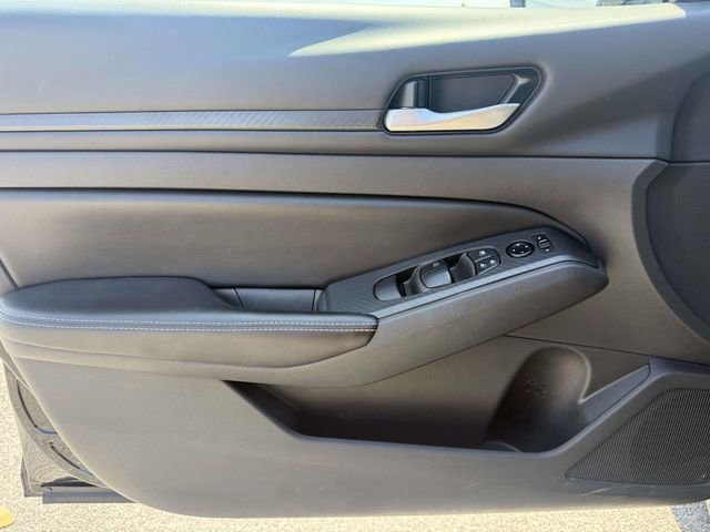 Used 2024 Nissan Altima 2.5 SV FWD image 14