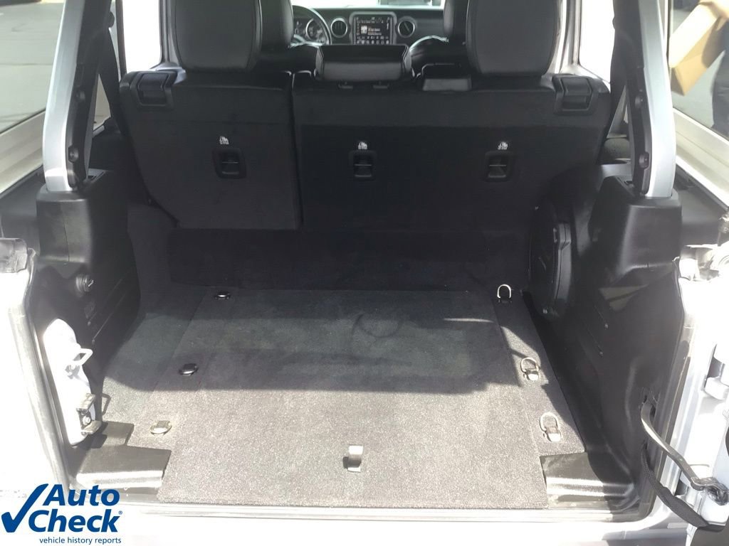 Used 2022 Jeep Wrangler Unlimited Sahara w/ Cold Weather Group image 17