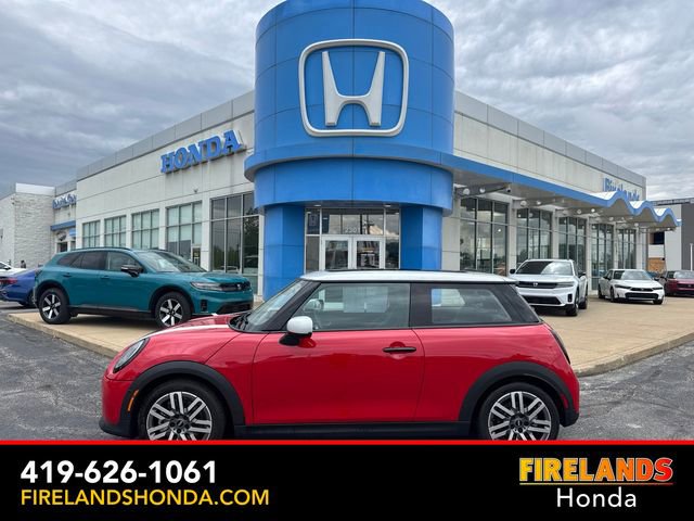 Used 2025 MINI Cooper 2-Door Hardtop FWD image 1
