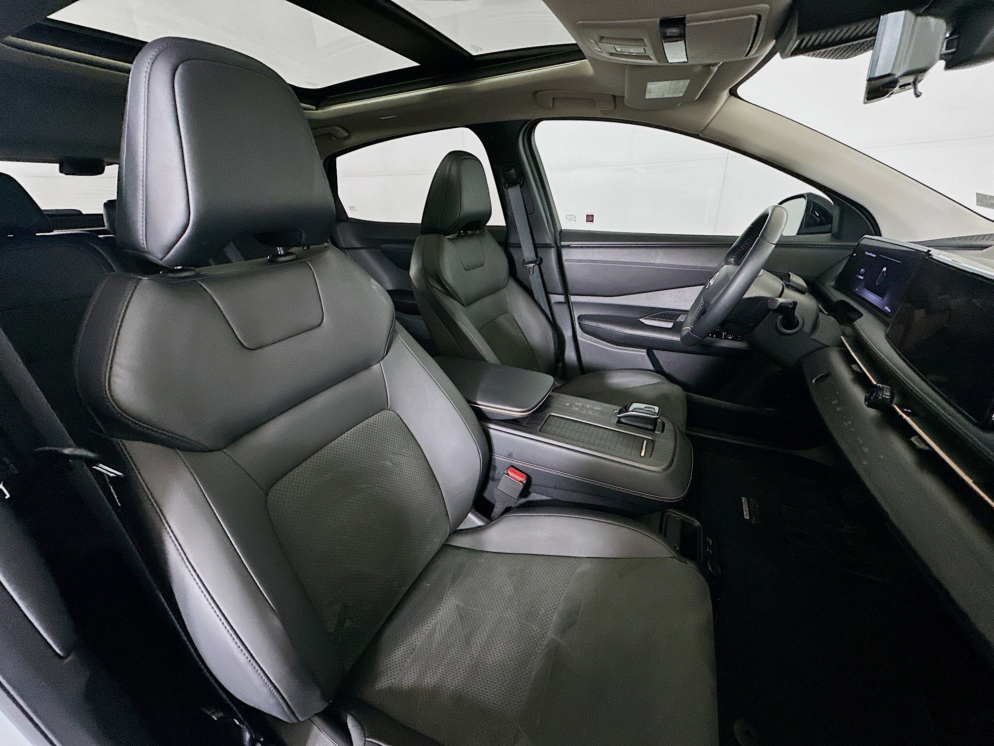 Used 2023 Nissan Ariya FWD image 33