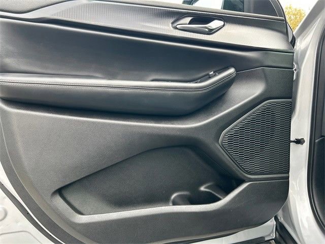 Used 2024 Jeep Grand Cherokee Altitude image 15