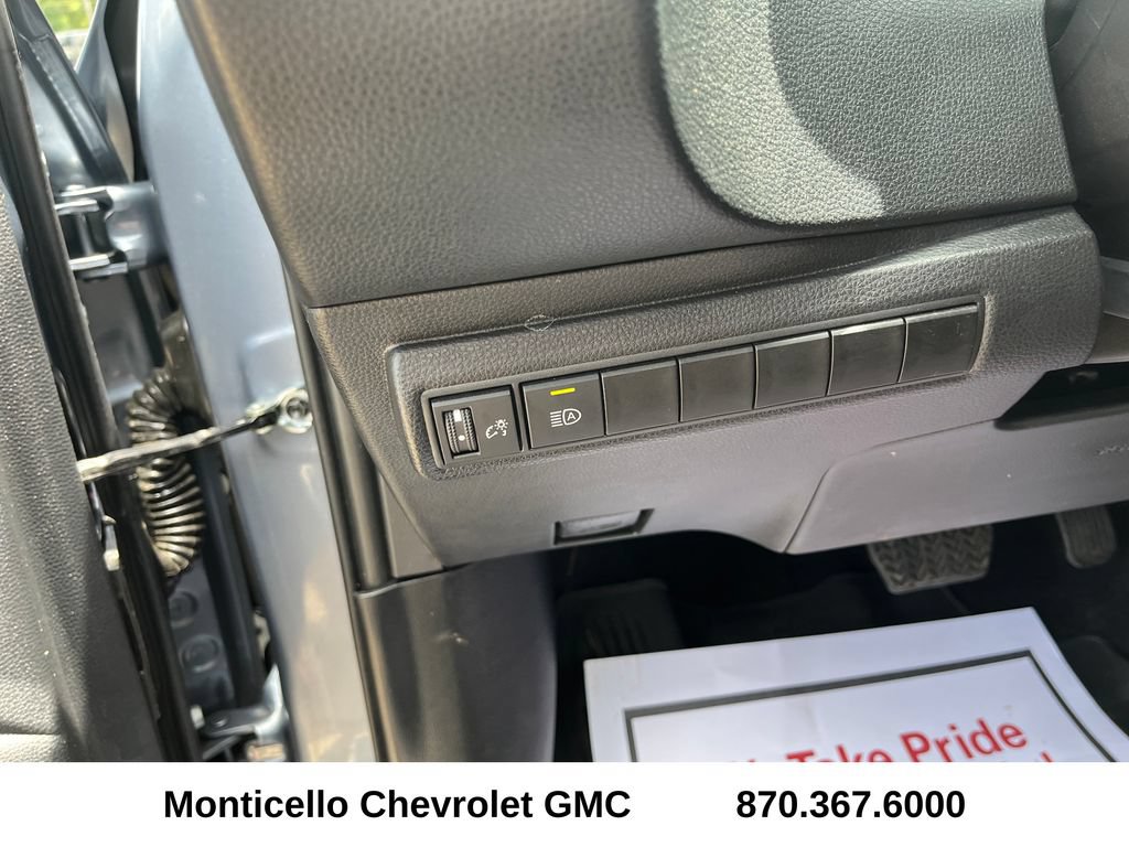 Used 2025 Toyota Corolla LE FWD image 11