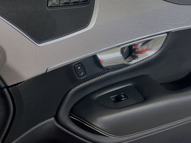 Used 2016 Volvo XC90 T6 R-Design w/ Protection Package Plus image 31