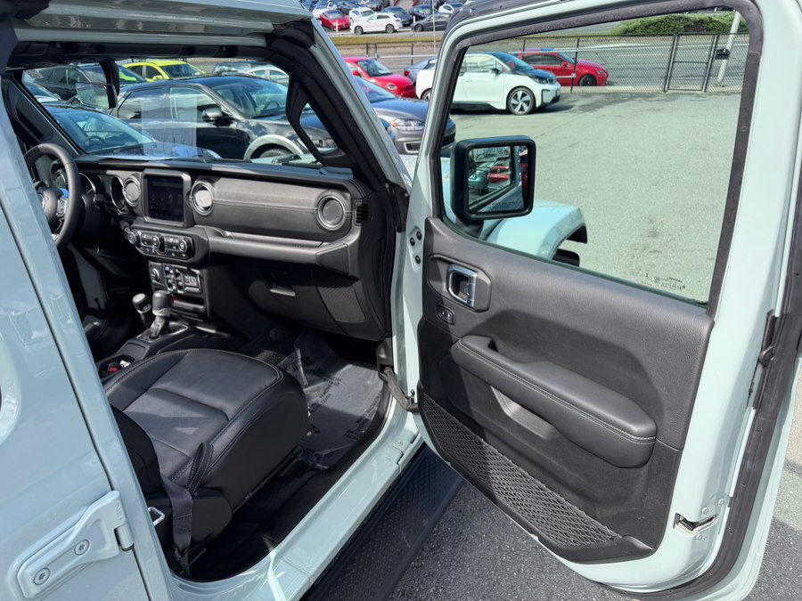 Used 2023 Jeep Wrangler Sahara AWD/4WD image 36