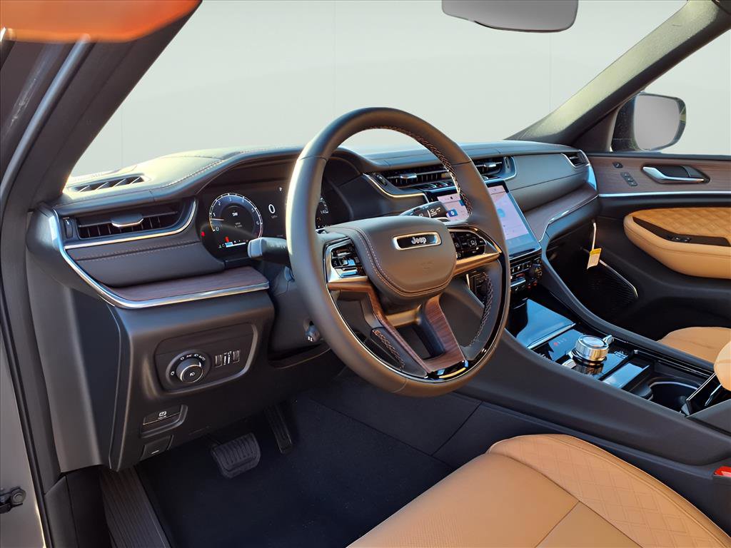 New 2025 Jeep Grand Cherokee Summit image 13