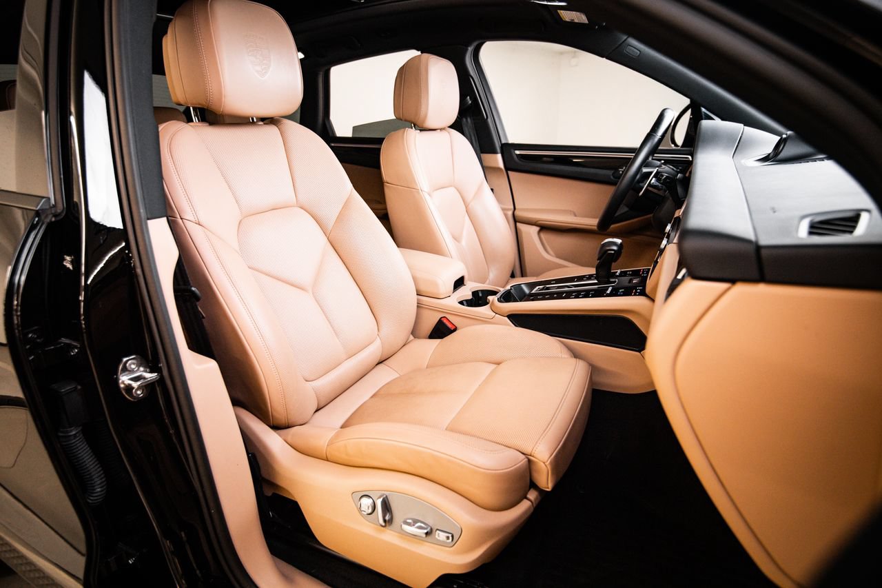Certified 2023 Porsche Macan AWD/4WD image 29
