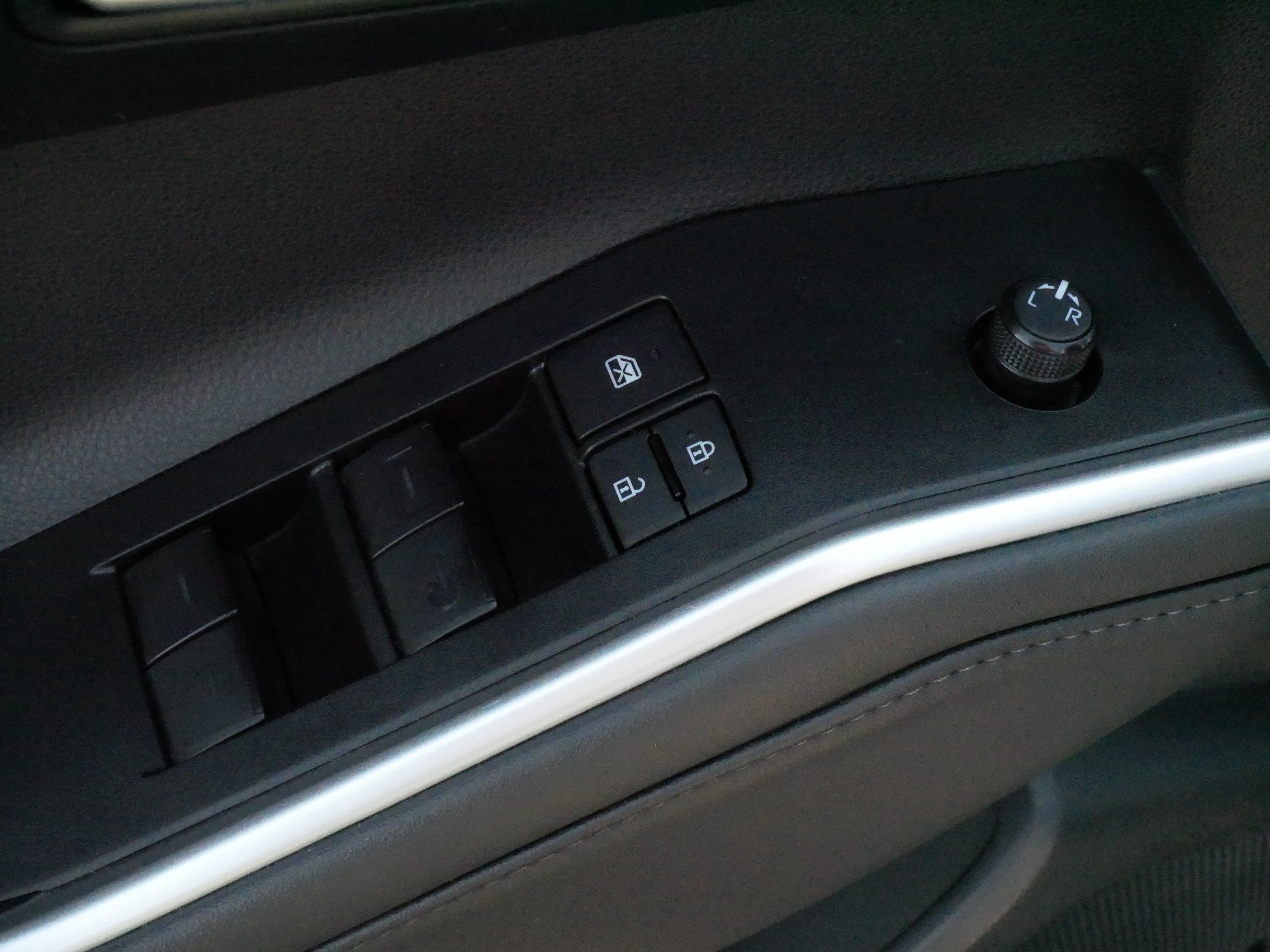 Used 2025 Toyota Highlander XLE AWD/4WD image 19
