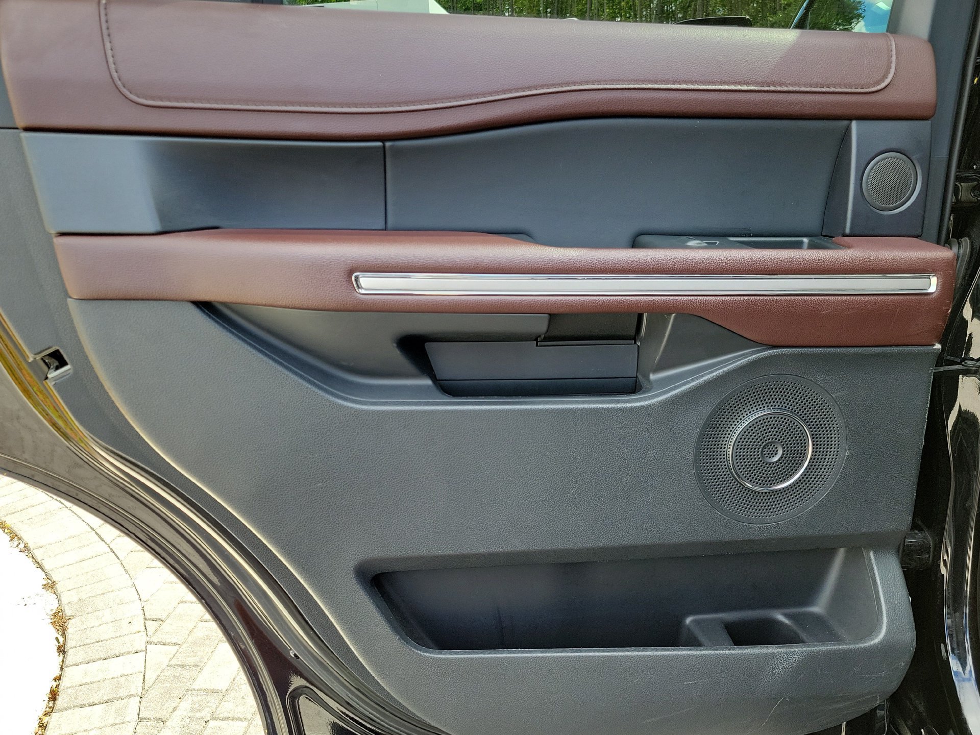 Used 2024 Ford Expedition Limited RWD image 15