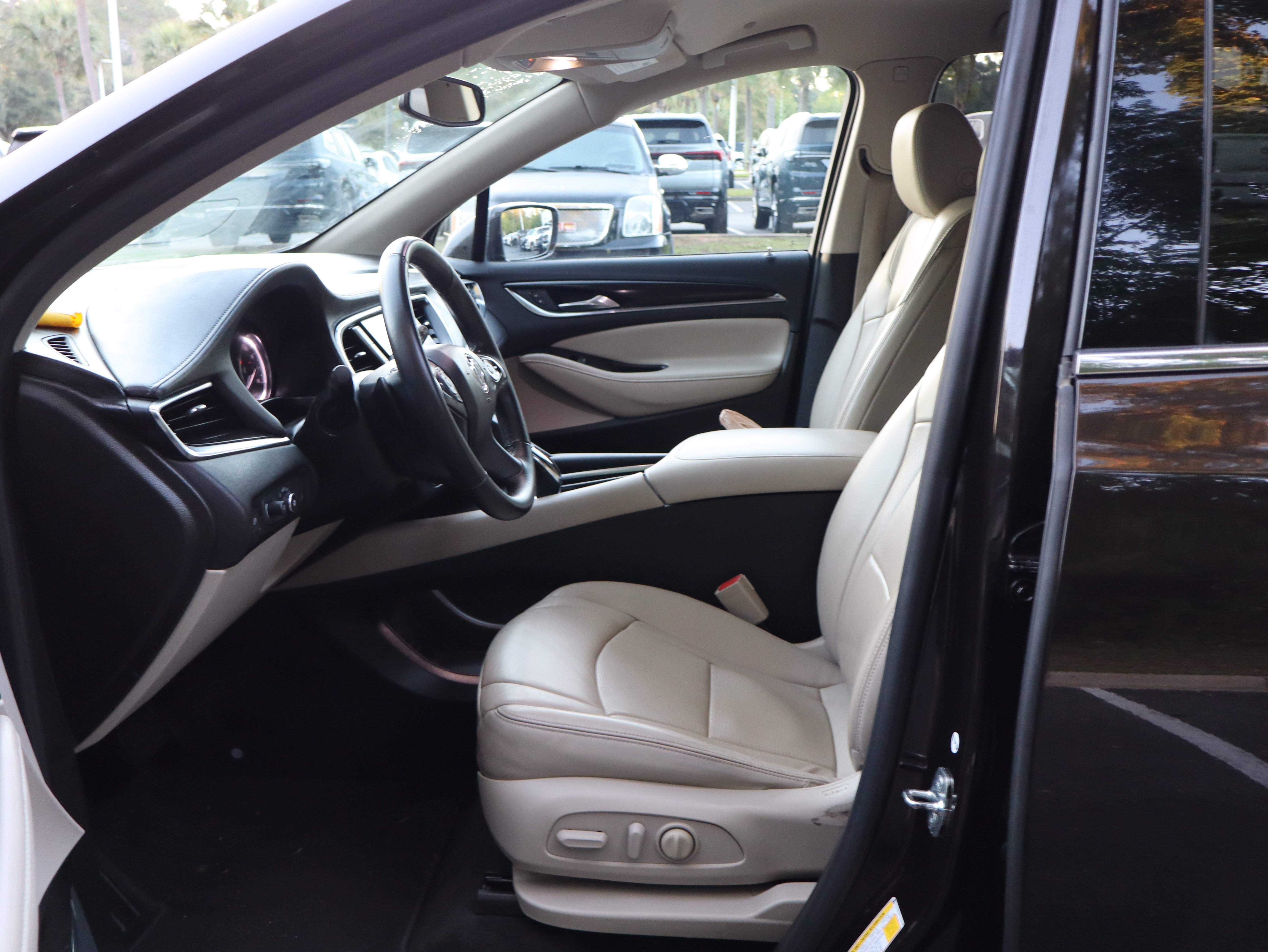 Used 2019 Buick Enclave Essence FWD image 23